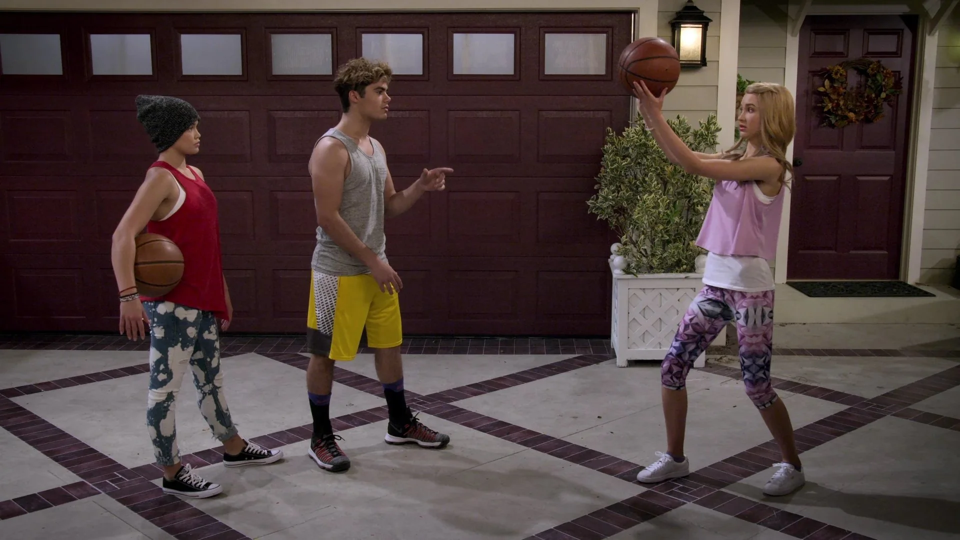 Alexa a Katie: 1×3 – Basketbal