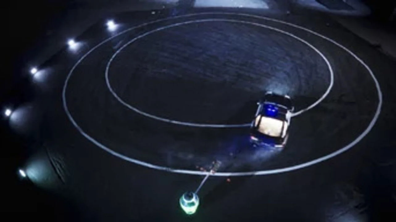 Hyperdrive: 1×4 – Kvalifikace 4: Šlápni na to, nebo padej!