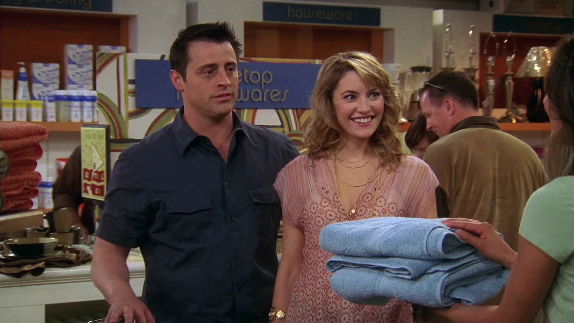 Joey: 1×24 – Joey… a jede se dál