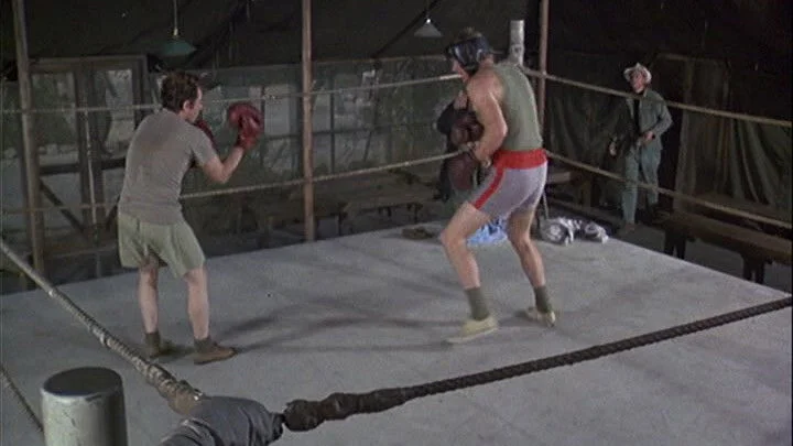 M*A*S*H: 1×3 – Requiem pro lehkou váhu
